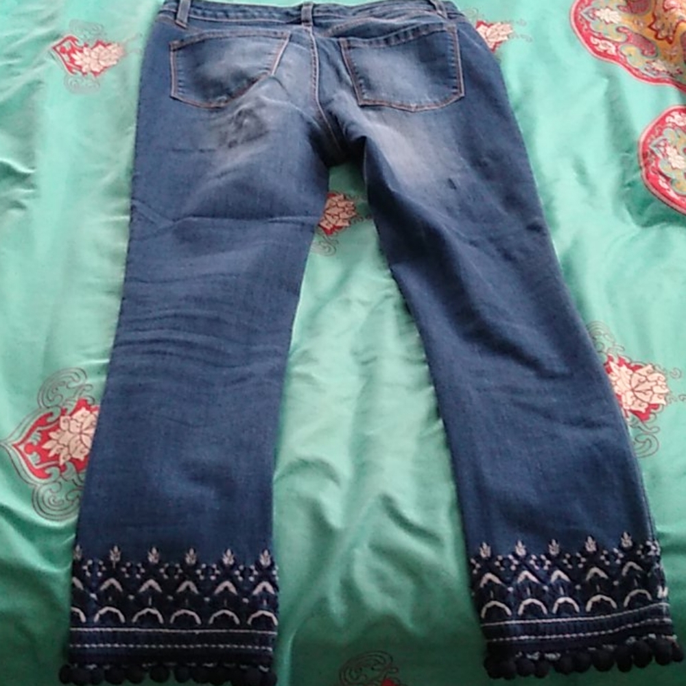 Embroidered Detailed Bottom Jeans - Picture 7 of 9